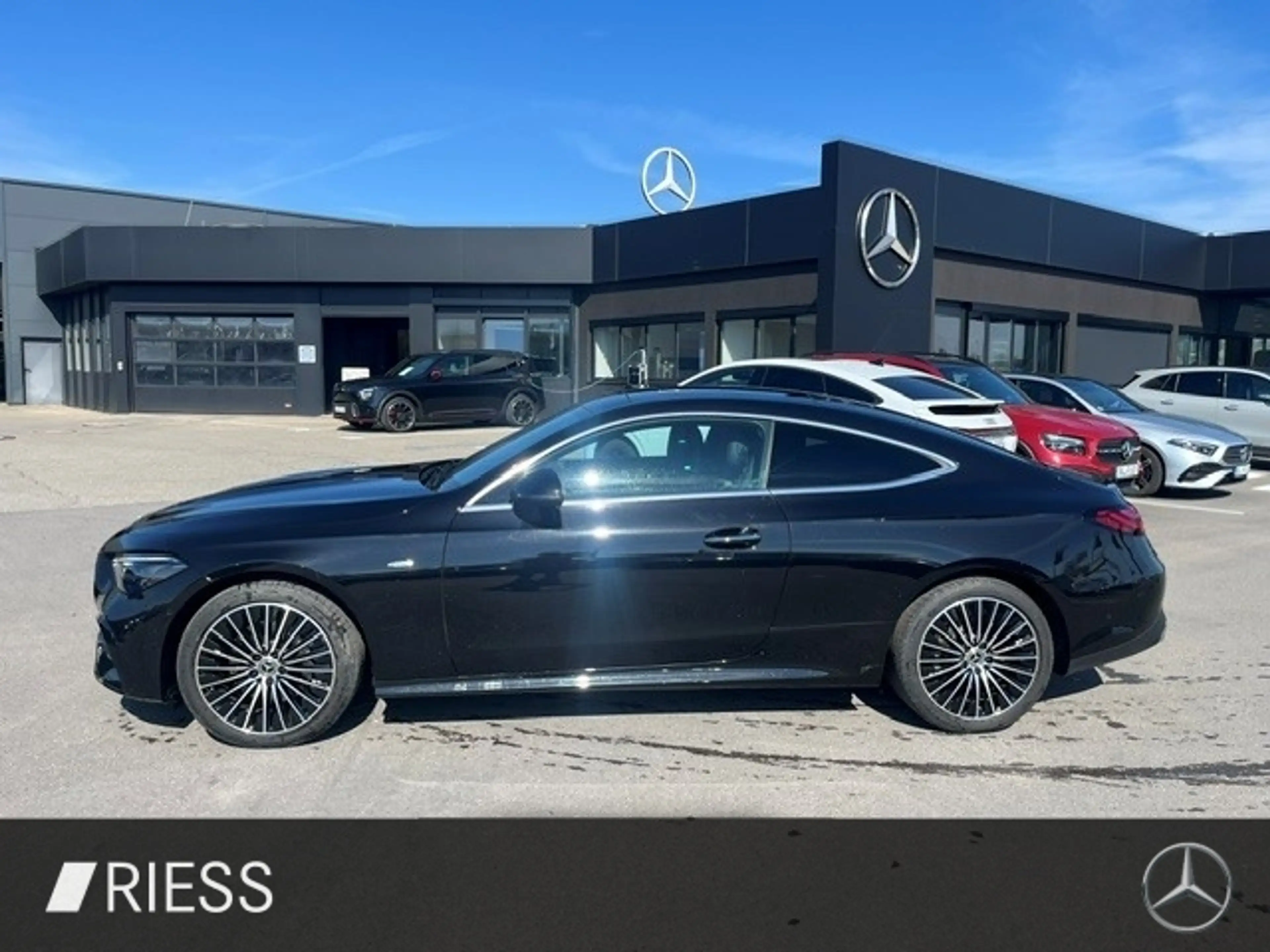 Mercedes-Benz CLE 300 e AMG Sport DIGITAL LIght Pano Distr 19" — photo 4
