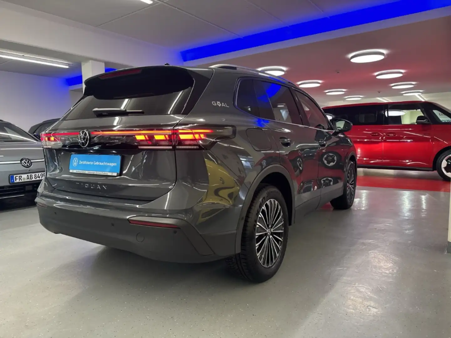 Volkswagen Tiguan Goal 2.0 TDI DSG AHK ACC Navi LED 360°Kamera Grau - 2