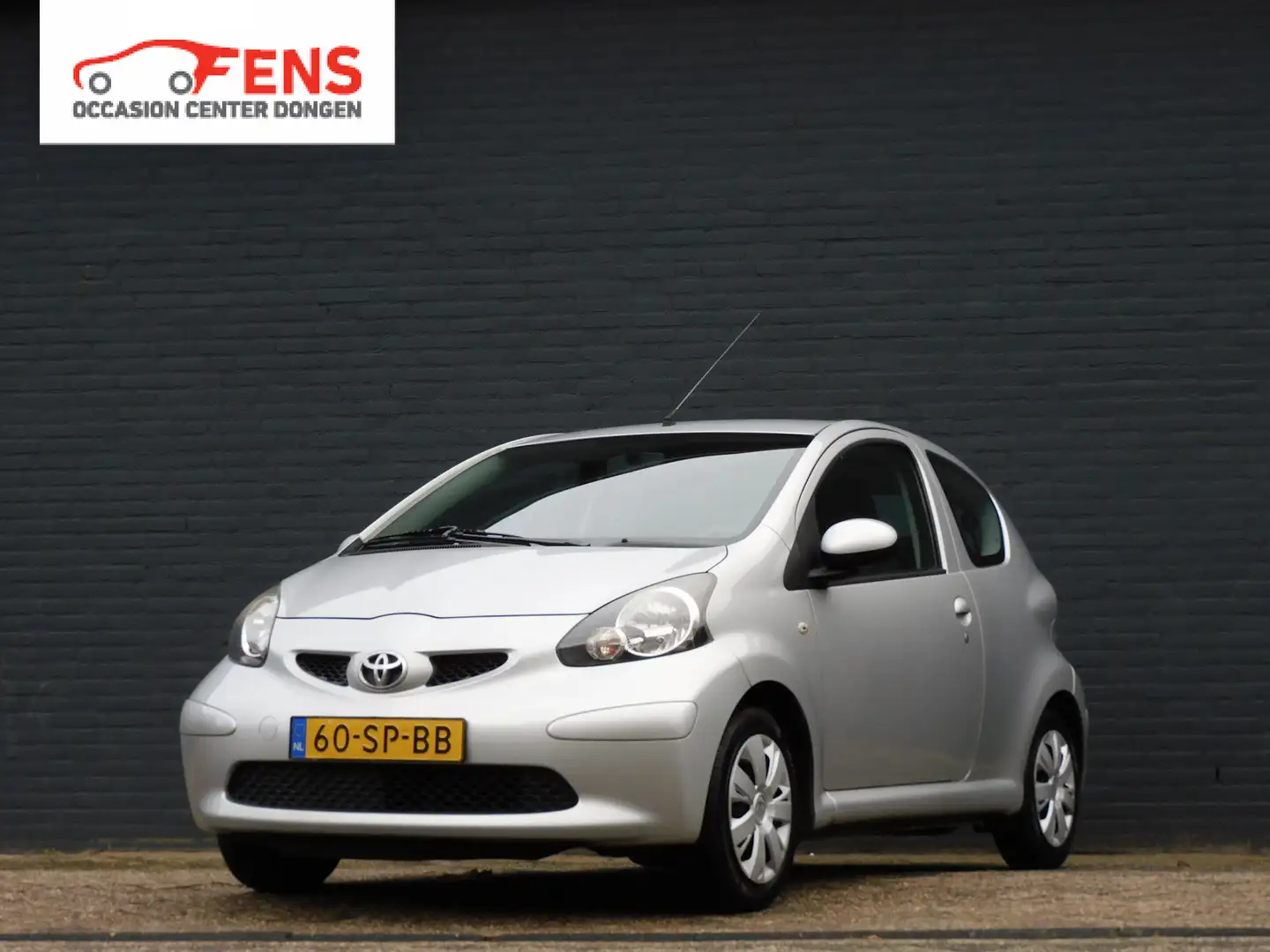 Toyota Aygo 1.0-12V AIRCO! AUX! APK T/M 17-10-2026! NIEUWE KOP Grijs - 1