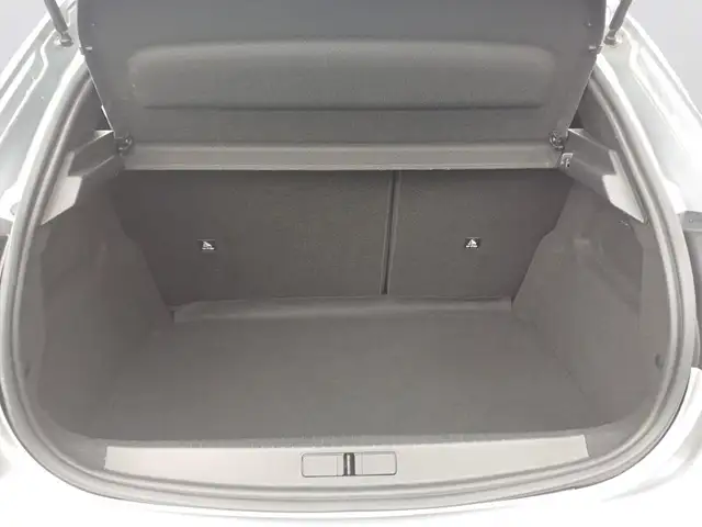 Peugeot 208 view 7
