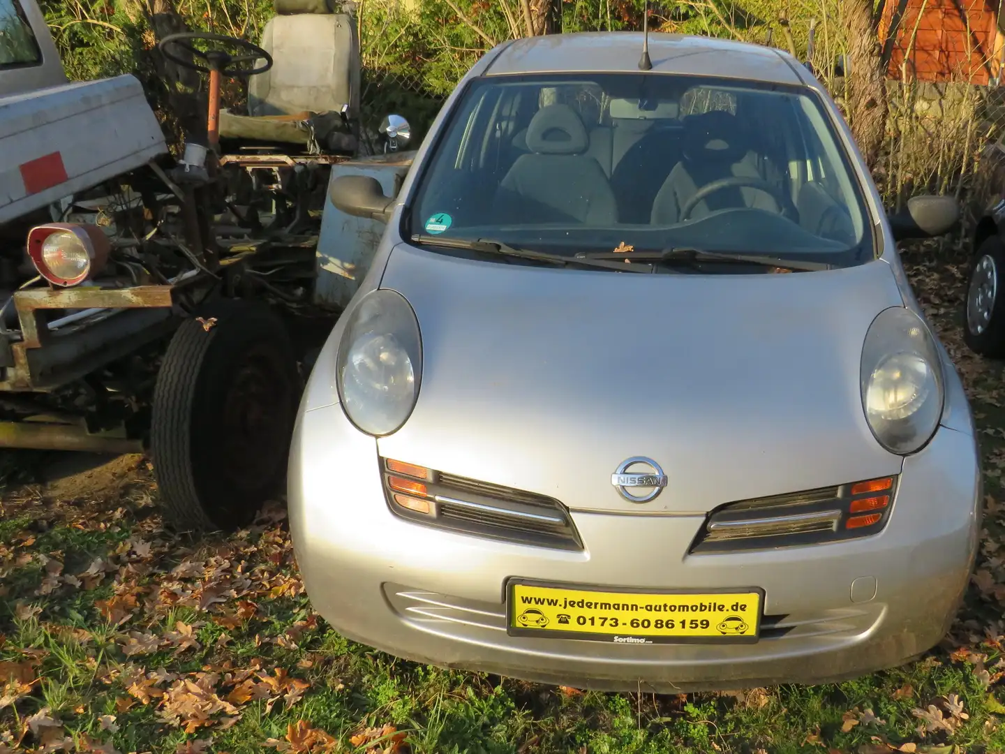 Nissan Micra Visia Gris - 2