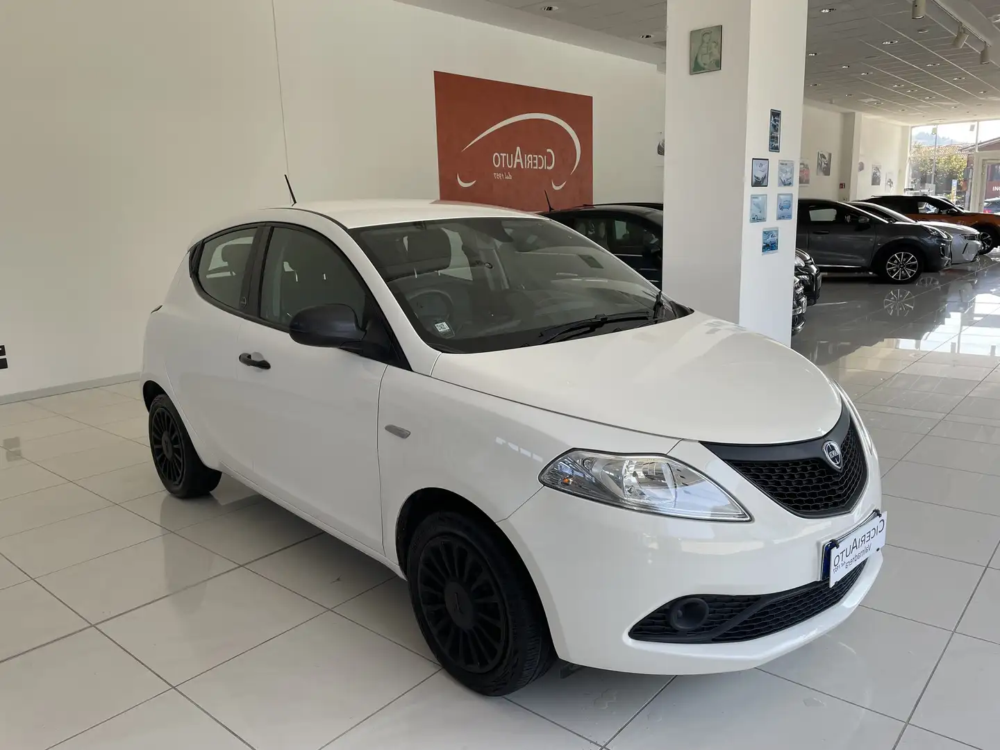 Lancia Ypsilon 1.0 firefly hybrid Silver Weiß - 1