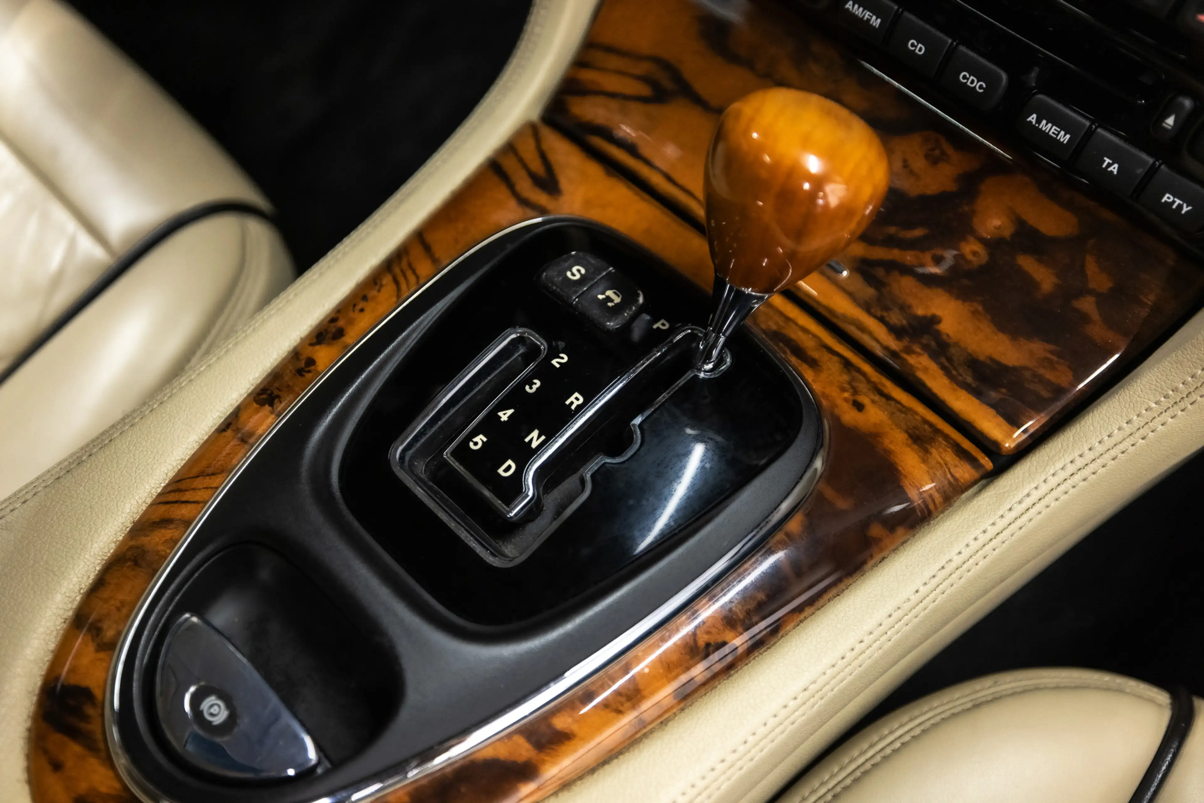 Jaguar XJ 3.5 V8 Executive YOUNGTIMER — photo 44