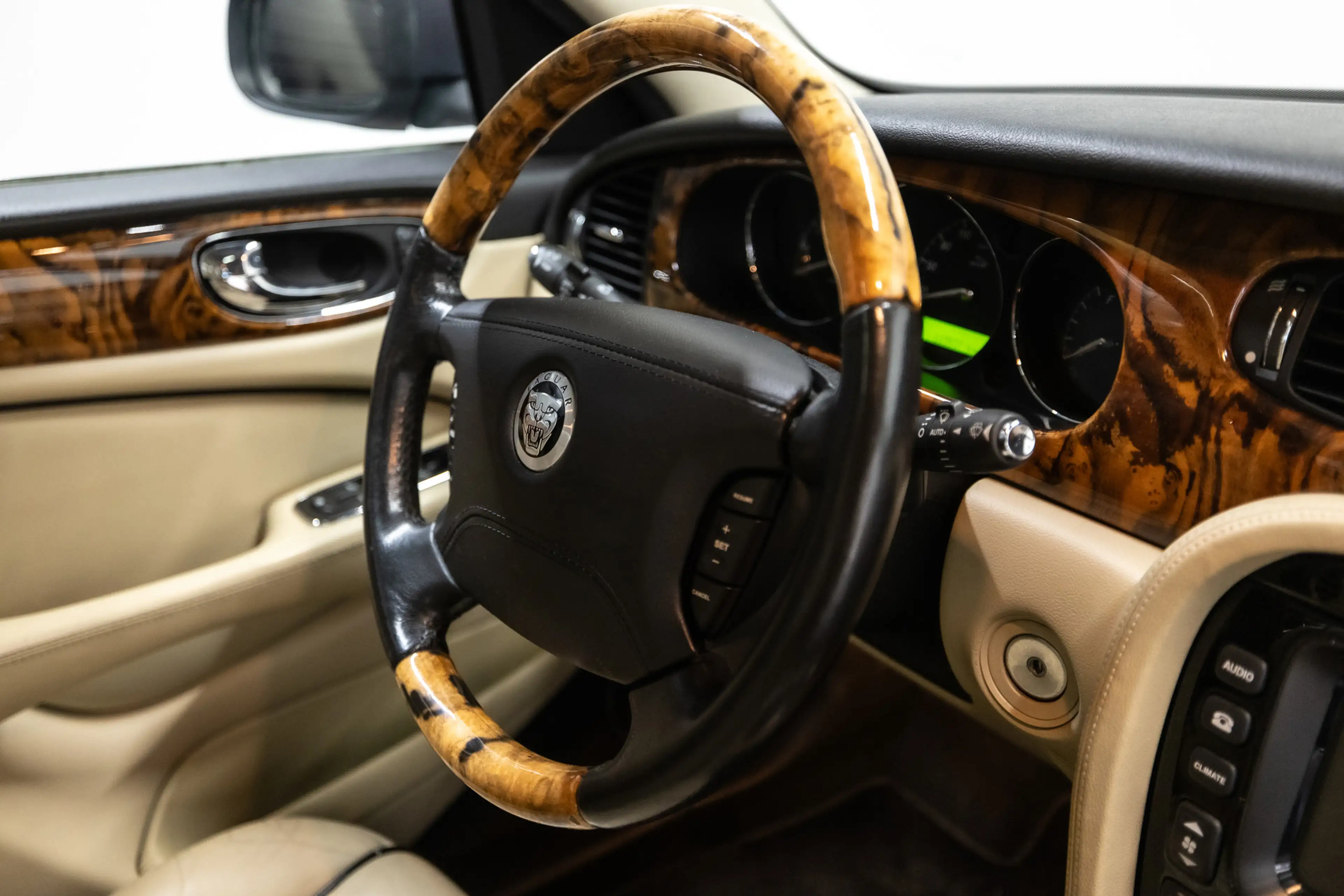 Jaguar XJ 3.5 V8 Executive YOUNGTIMER — photo 16
