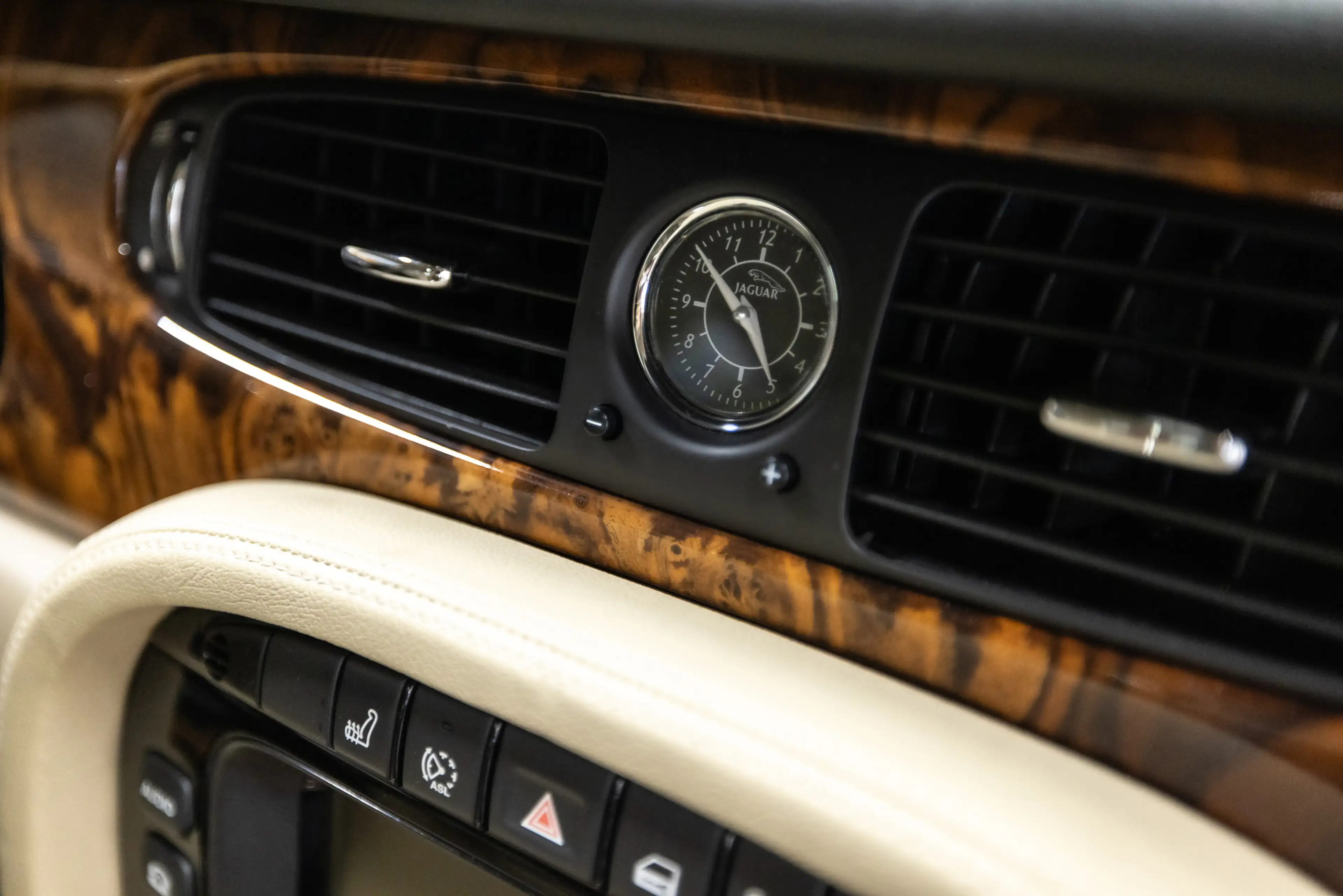 Jaguar XJ 3.5 V8 Executive YOUNGTIMER — photo 24