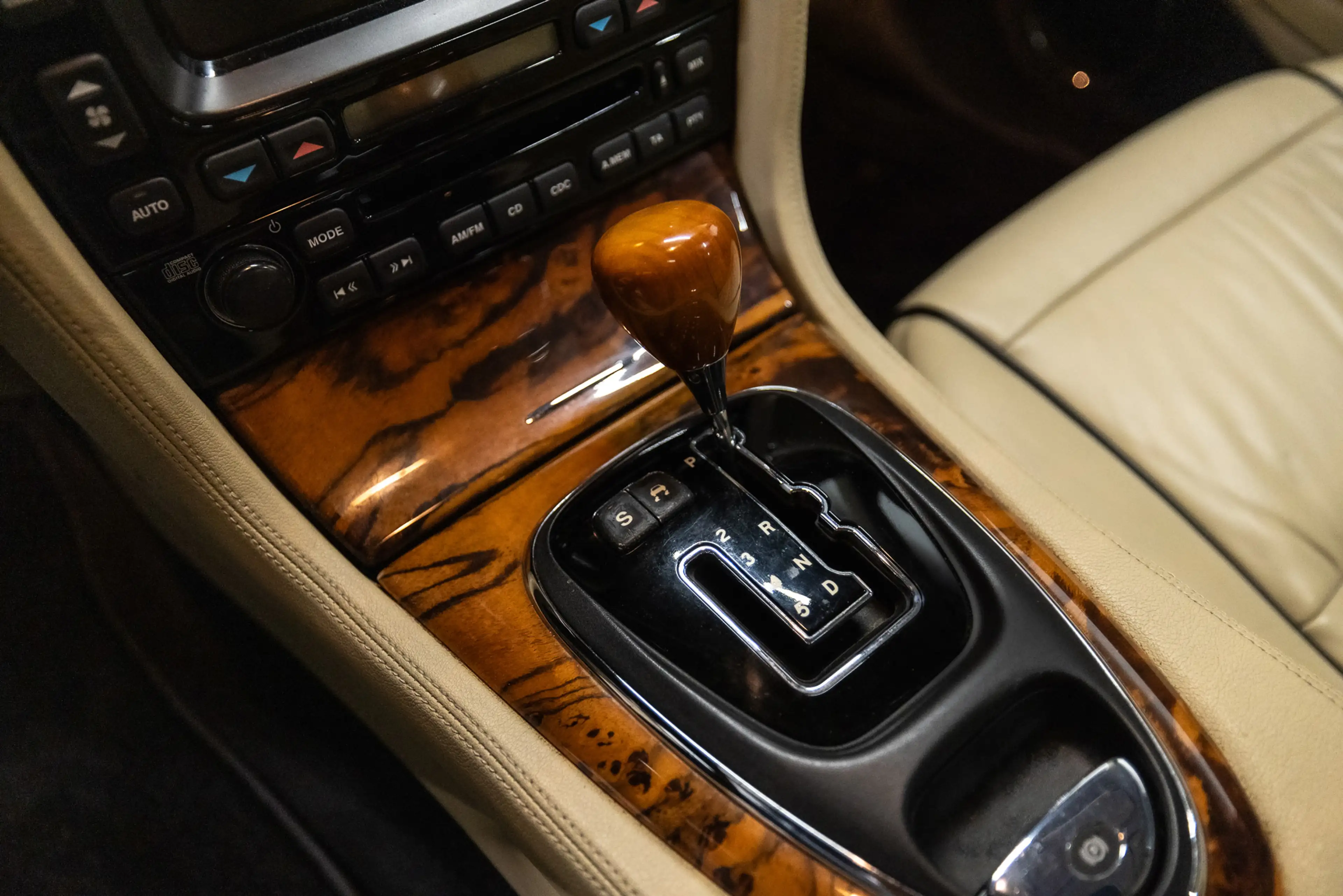 Jaguar XJ 3.5 V8 Executive YOUNGTIMER — photo 48