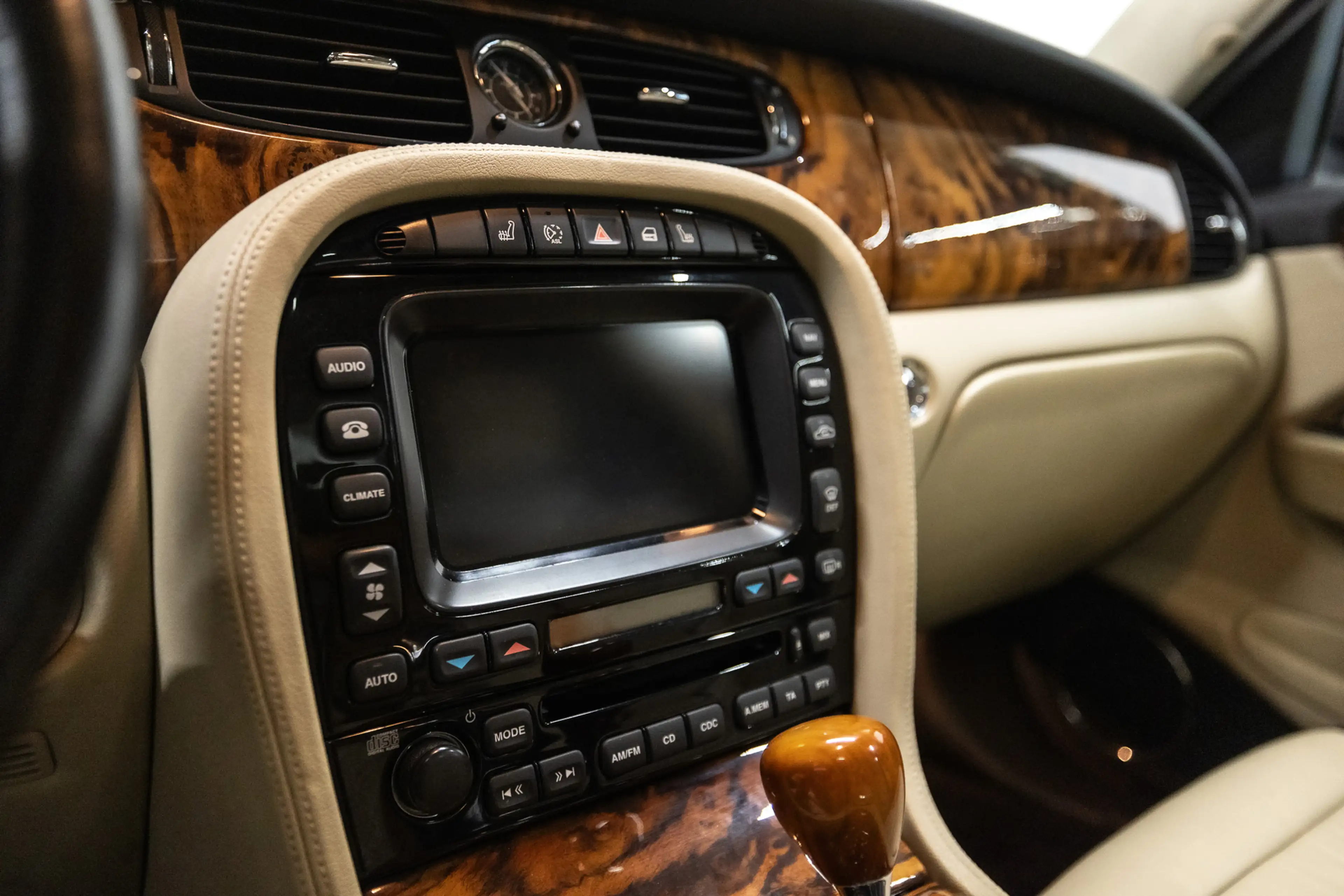 Jaguar XJ 3.5 V8 Executive YOUNGTIMER — photo 28
