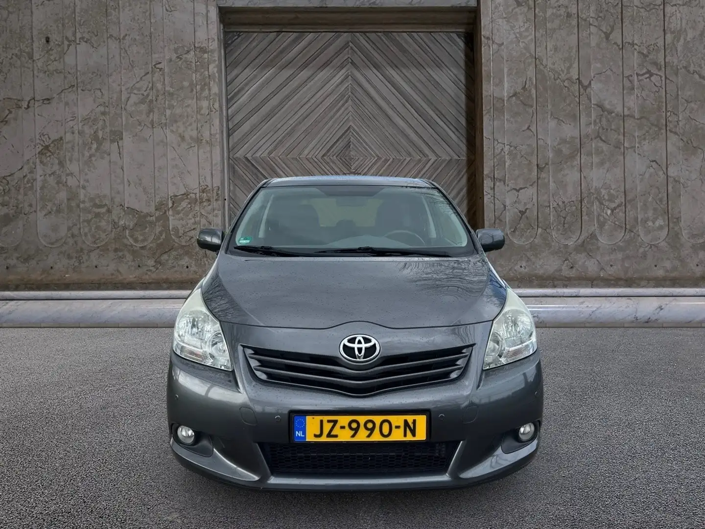 Toyota Verso 2.0 D-4D Business 7pers. Szary - 2