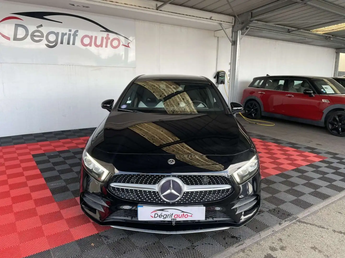 Mercedes-Benz A 180 180 7G-DCT AMG Line Schwarz - 2