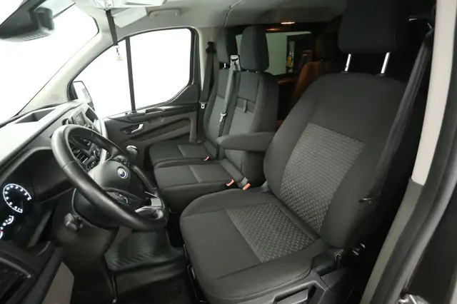 Ford Transit Custom view 10