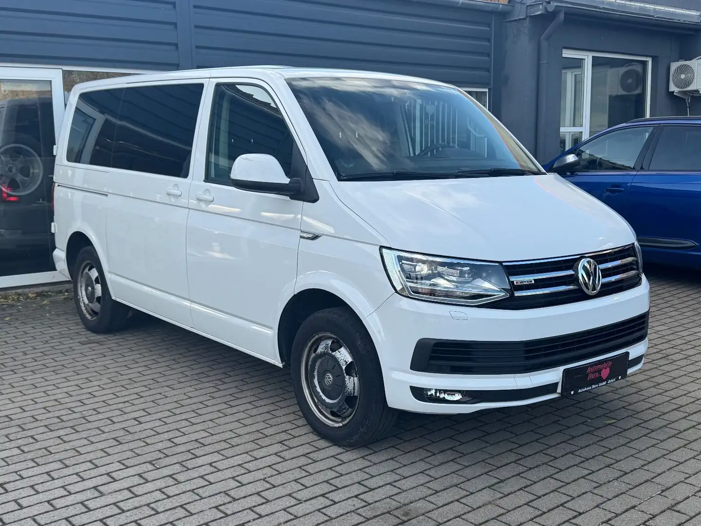 Volkswagen T6 Caravelle *4Motion*Standheiz*8Sitzer*LED*AHK Weiß - 1