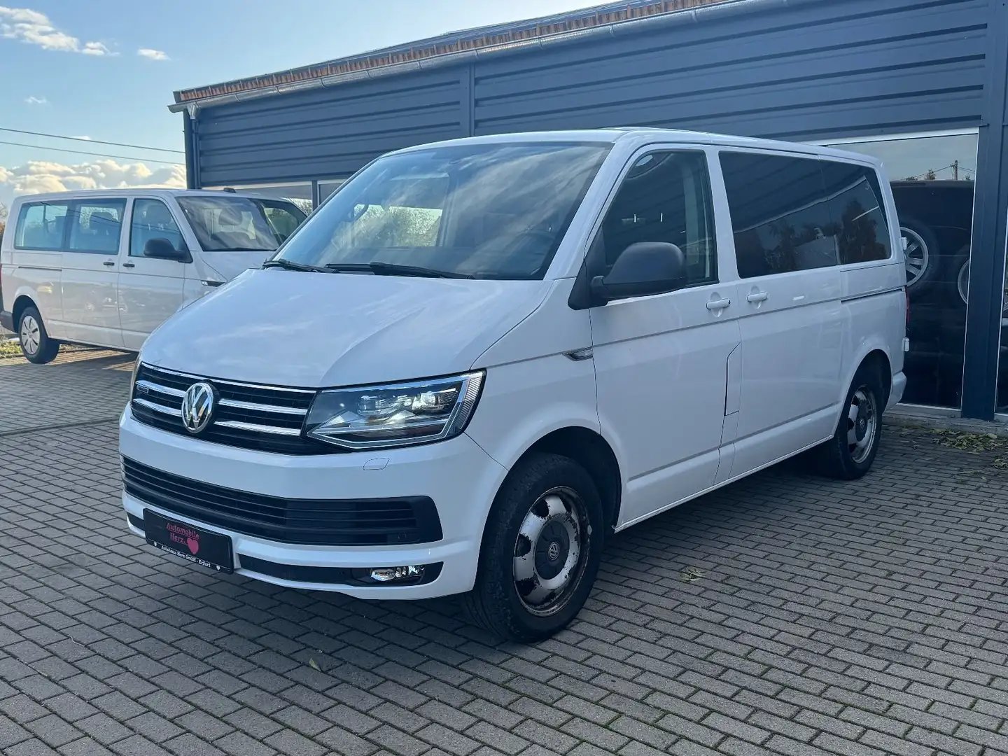 Volkswagen T6 Caravelle *4Motion*Standheiz*8Sitzer*LED*AHK Weiß - 2
