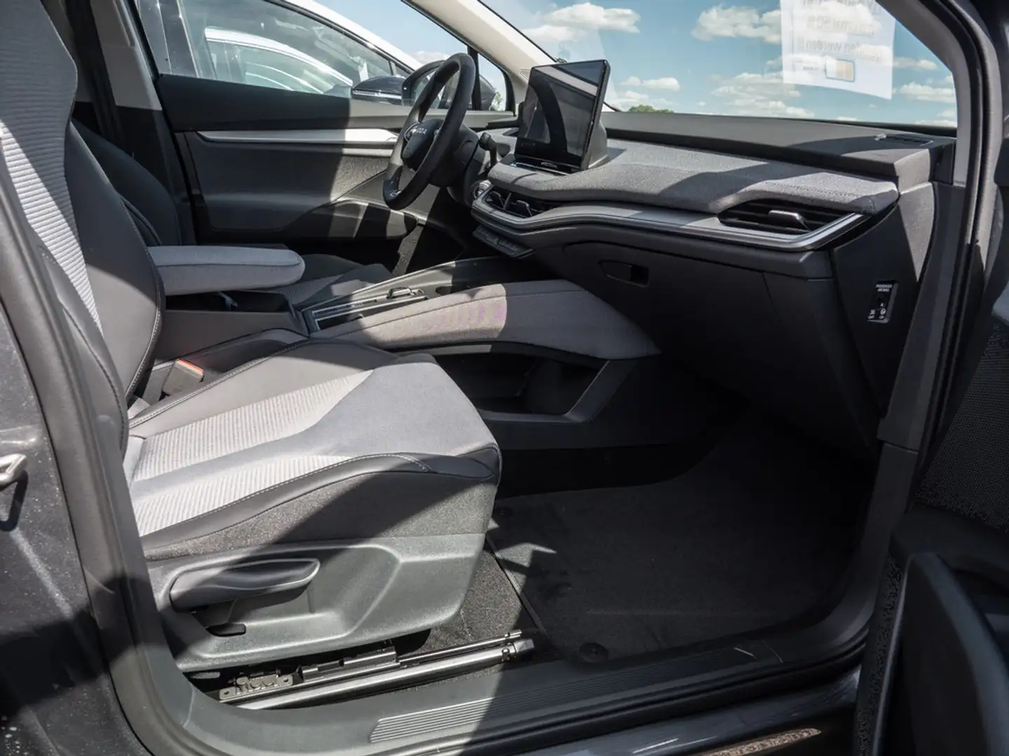 Skoda Enyaq 60 Loft KAMERA NAVI AHK ACC FACEL. LED Grau - 2