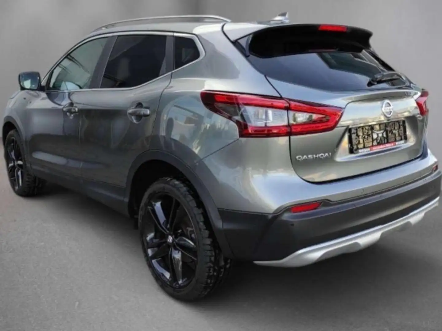 Nissan Qashqai N-Motion Aut / Panorama / LED Grau - 2