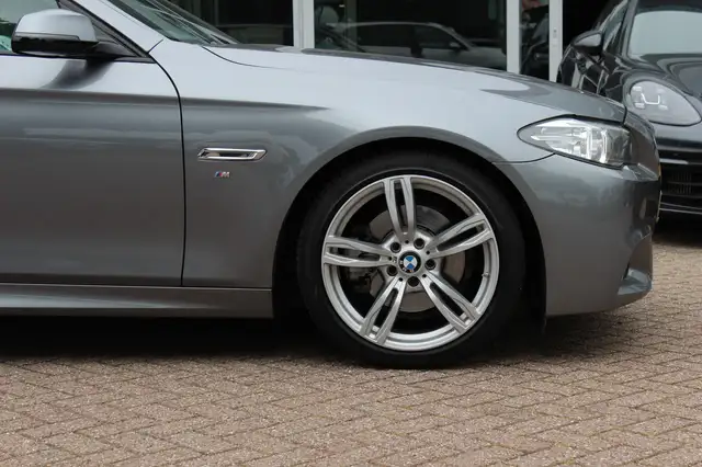BMW 5 Series view 14