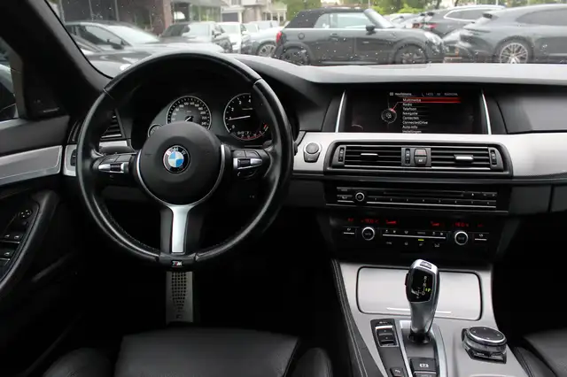 BMW 5 Series view 9