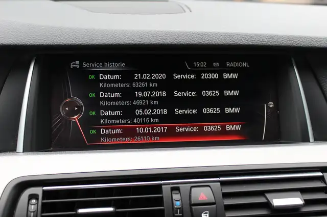 BMW 5 Series view 24