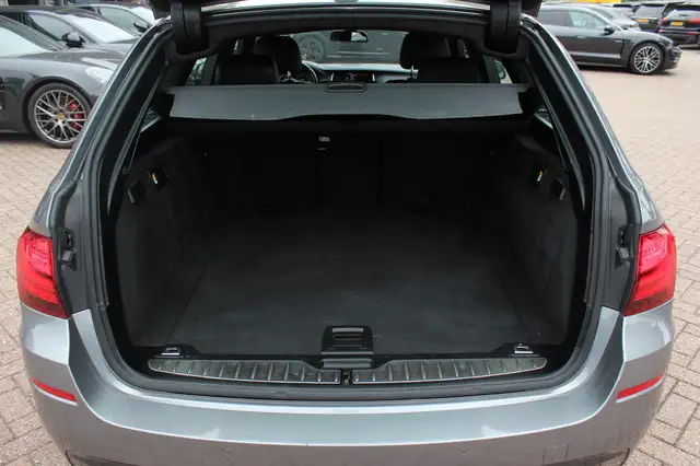 BMW 5 Series view 16