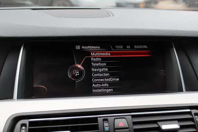 BMW 5 Series view 25