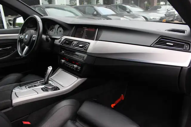 BMW 5 Series view 13