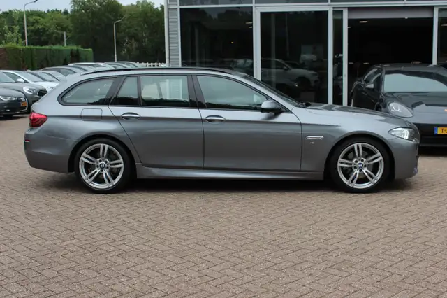 BMW 5 Series view 5