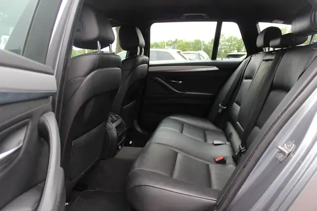 BMW 5 Series view 11