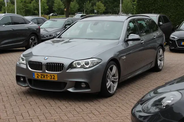 BMW 5 Series view 6