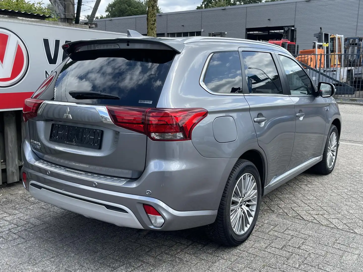 Mitsubishi Outlander 2.4 PHEV Instyle 18"/LED/Leder/Stoel + stuurverwar Gris - 2