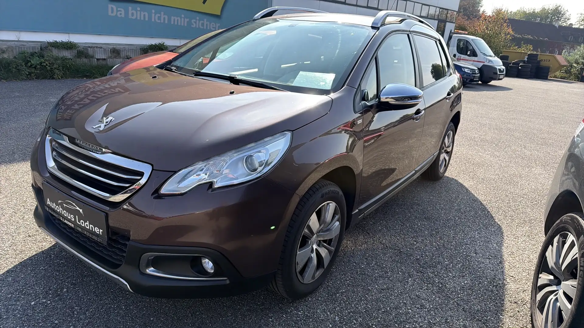 Peugeot 2008 Style 1,6 e-HDi 92 FAP Braun - 1