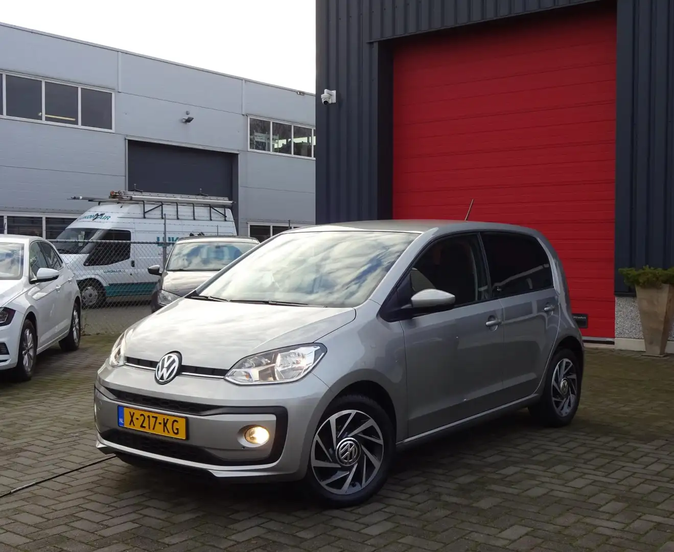 Volkswagen up! 1.0 BMT high up! Sound-Uitvoering Grau - 1