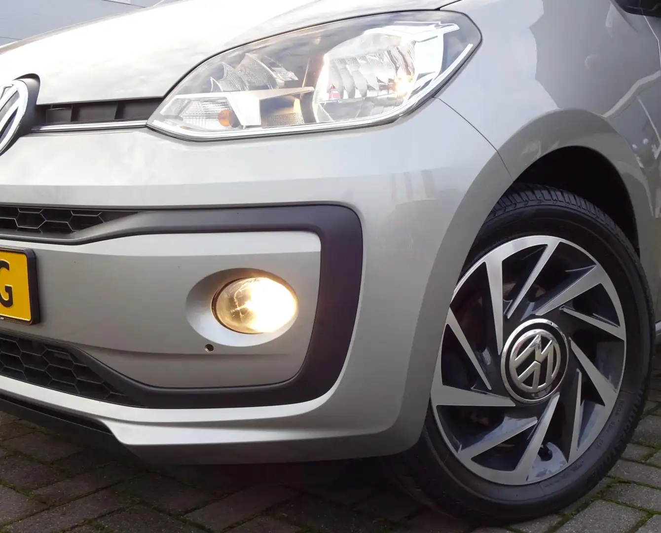 Volkswagen up! 1.0 BMT high up! Sound-Uitvoering Grau - 2