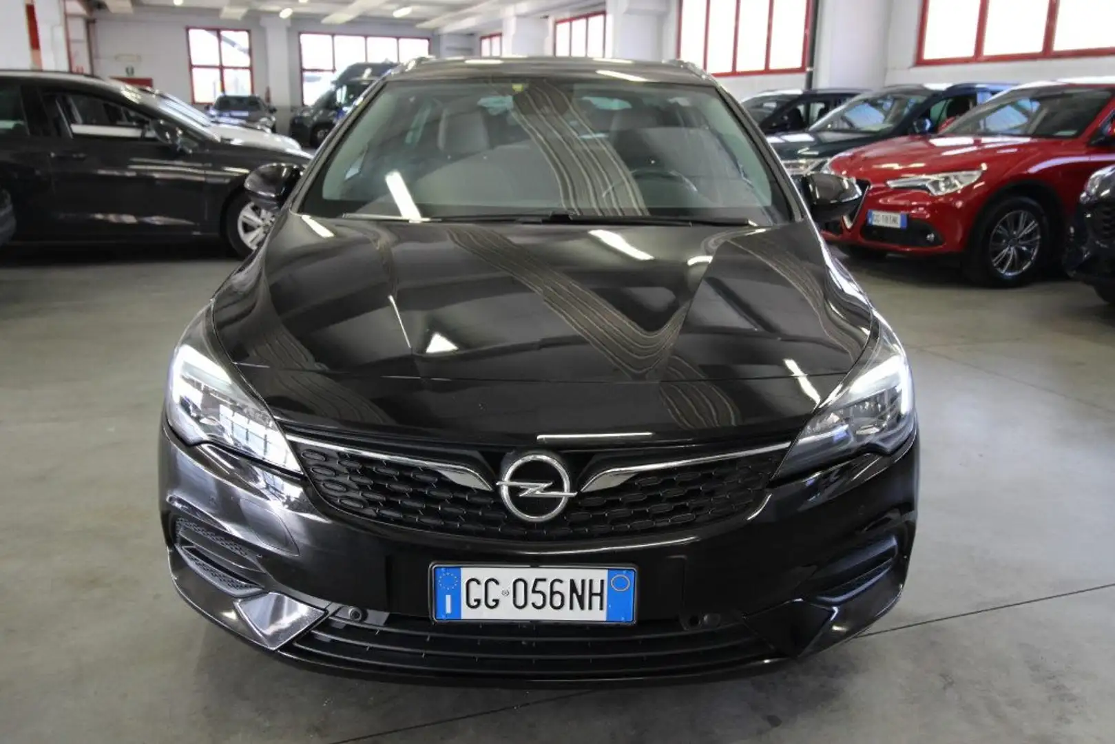 Opel Astra 1.5 CDTI 122 CV S&S AT9 Sports Tourer Business Ele Zwart - 1