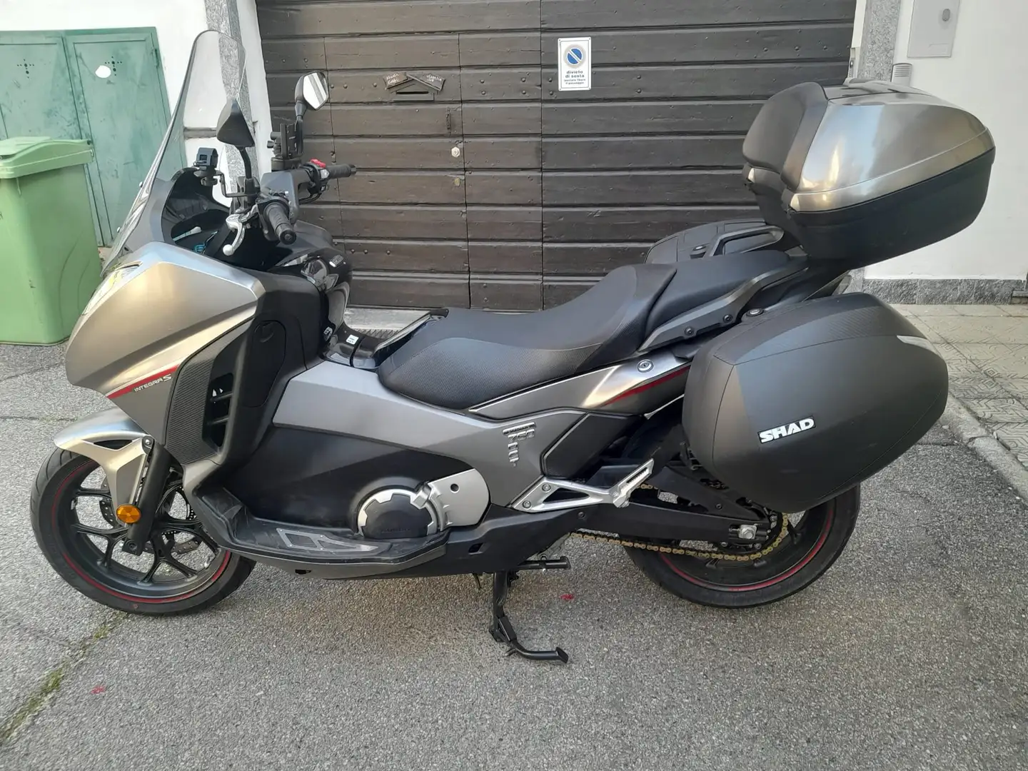 Honda Integra 750 sport Gri - 1