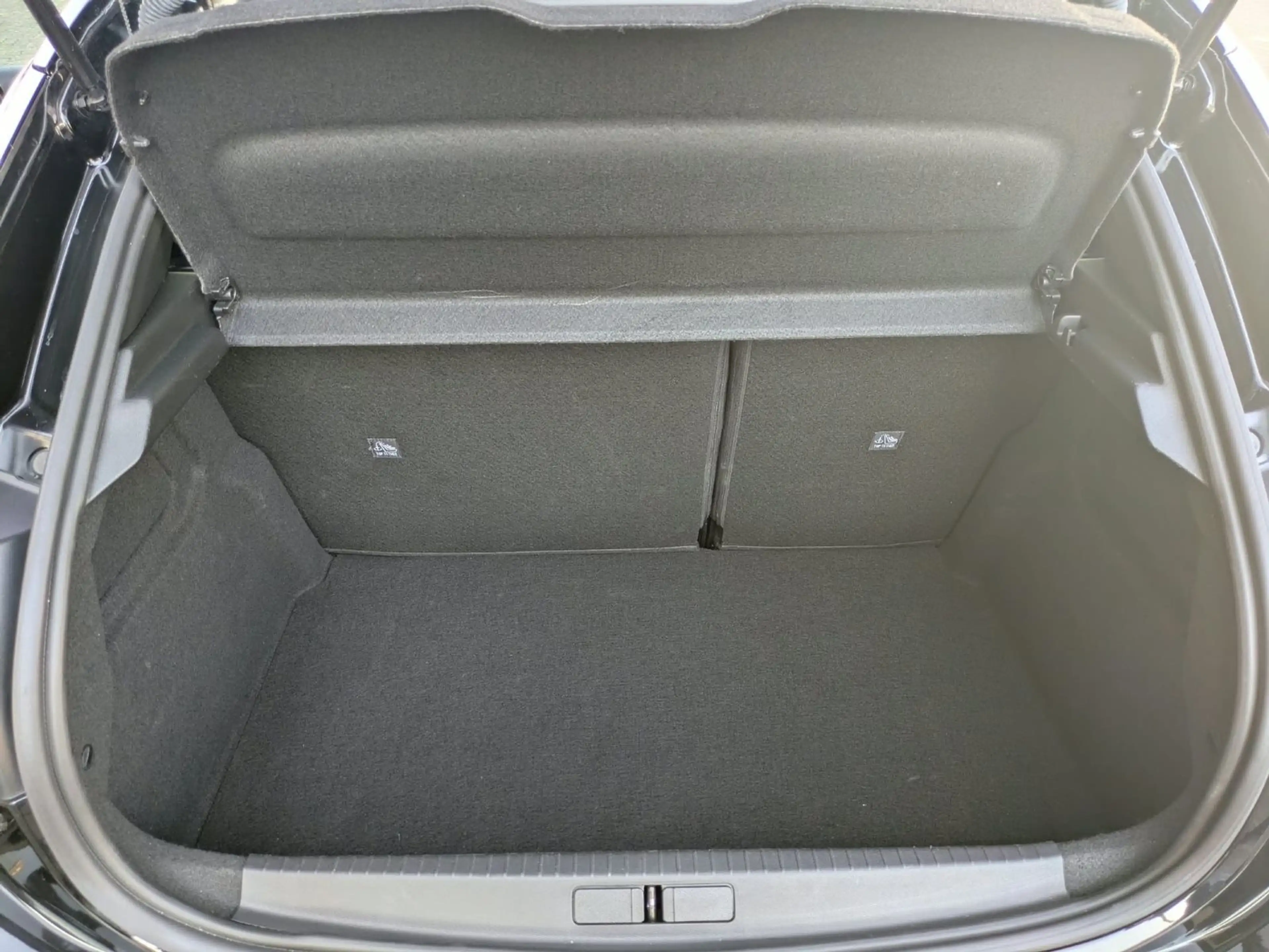Opel Corsa F GS — photo 14
