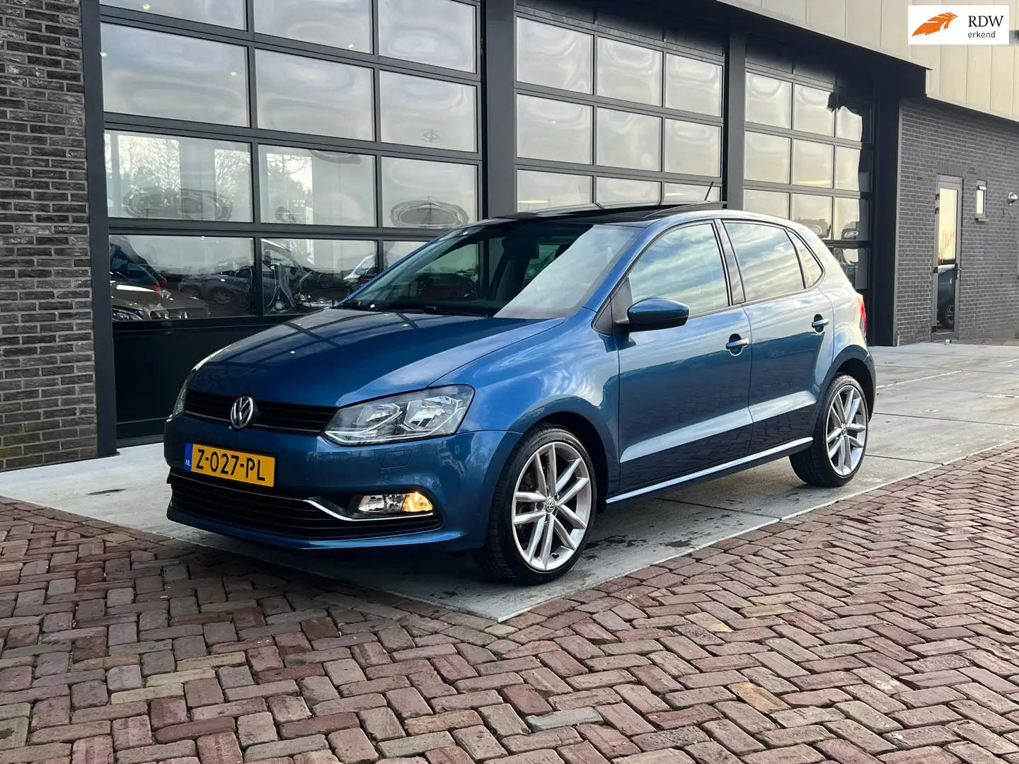 Volkswagen Polo 1.2 TSI First Edition | Pano | Clima | Navi | Blauw - 1