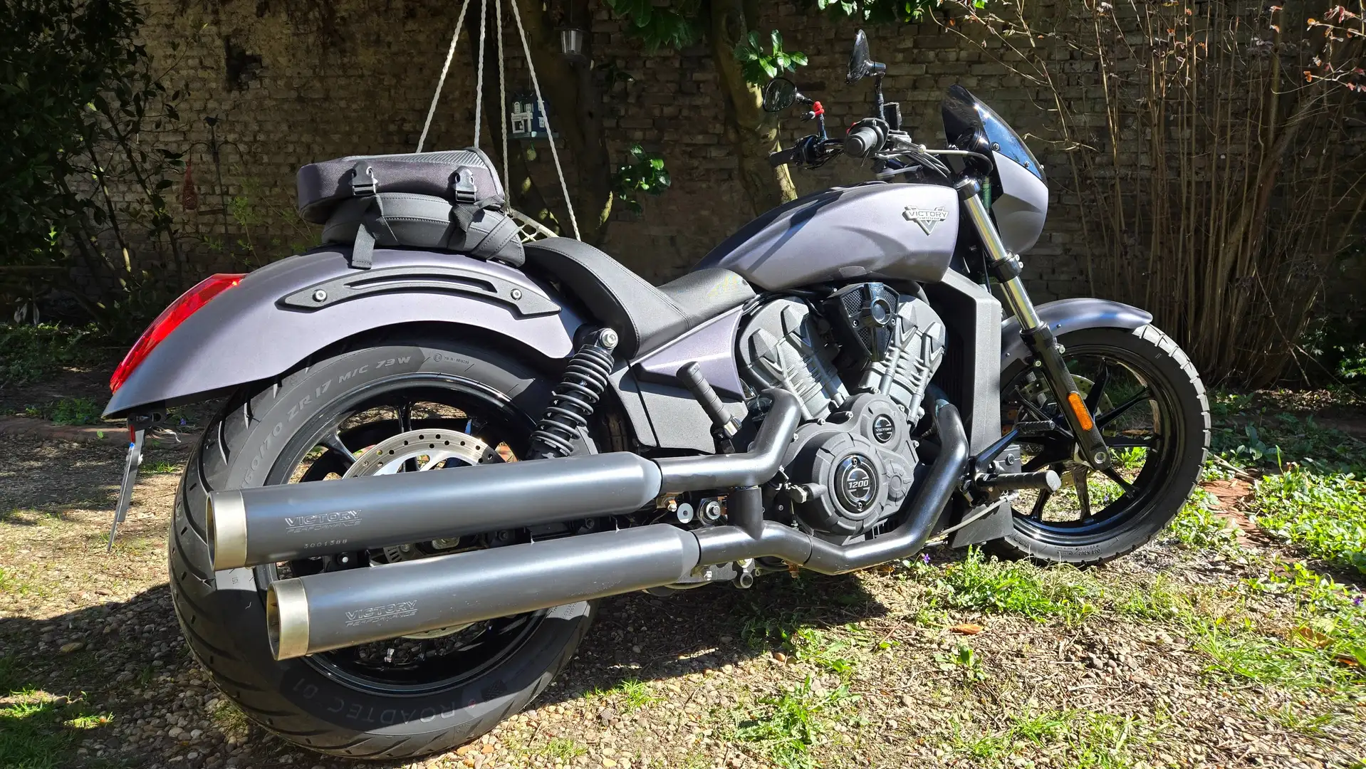 Victory Octane Victory Octane 1200 Sport Custom Performance Schwarz - 1