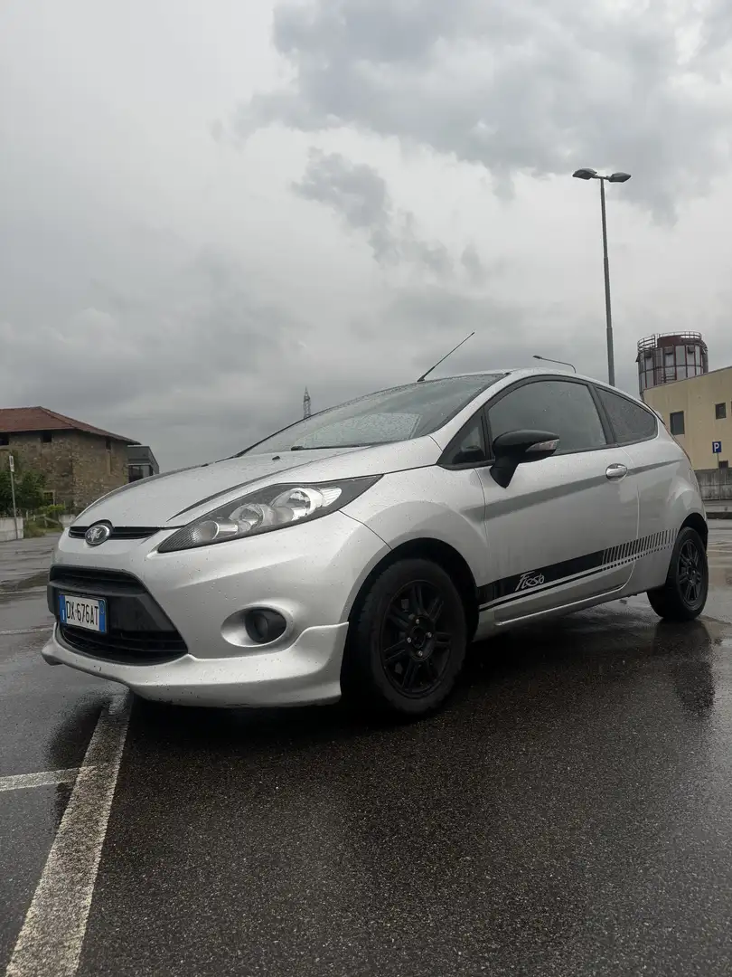 Ford Fiesta 3p 1.4 tdci Titanium Argento - 2