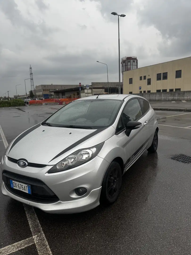 Ford Fiesta 3p 1.4 tdci Titanium Argento - 1
