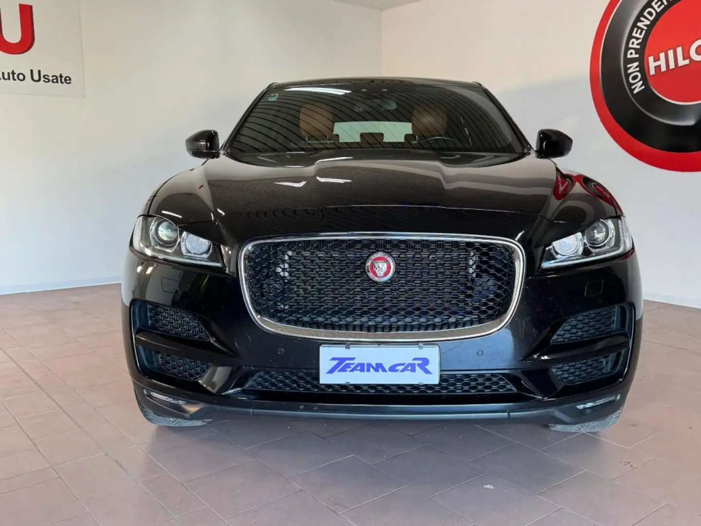 Jaguar F-Pace 3.0 D V6 300 CV AWD aut. First Edition PELLE Nero - 2
