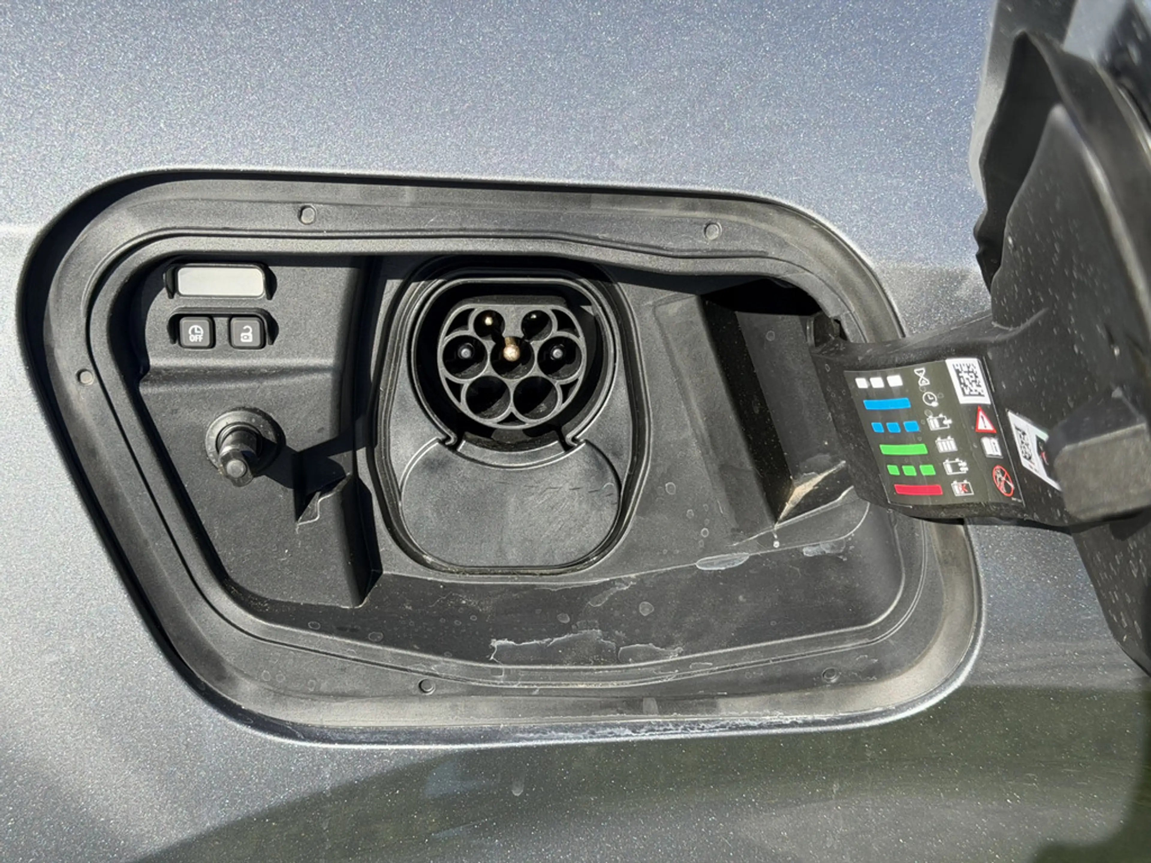 Renault Rafale 300 E-Tech Plug-in Hybrid 4x4 Atelier Alpine — photo 10