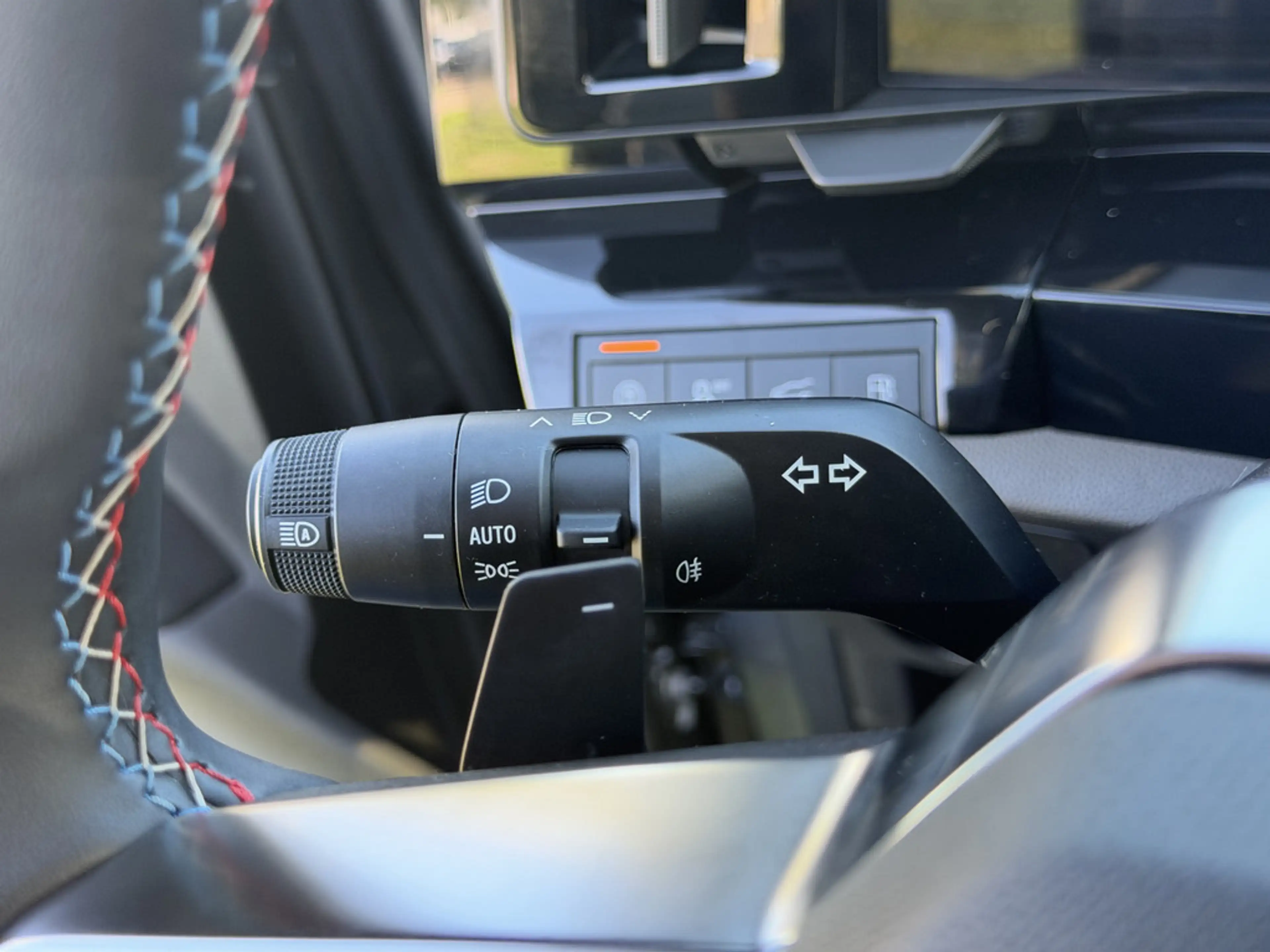 Renault Rafale 300 E-Tech Plug-in Hybrid 4x4 Atelier Alpine — photo 13