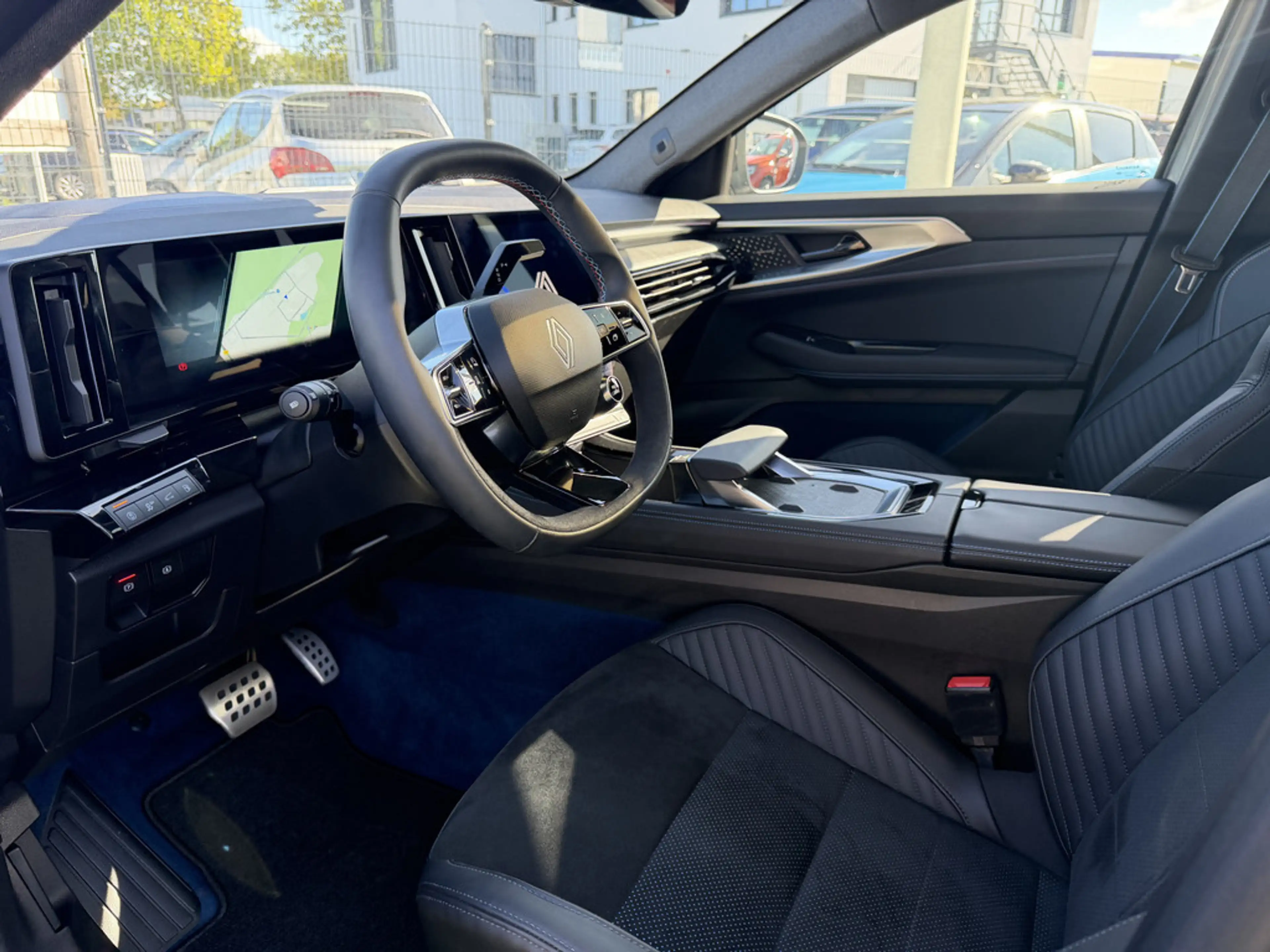Renault Rafale 300 E-Tech Plug-in Hybrid 4x4 Atelier Alpine — photo 3