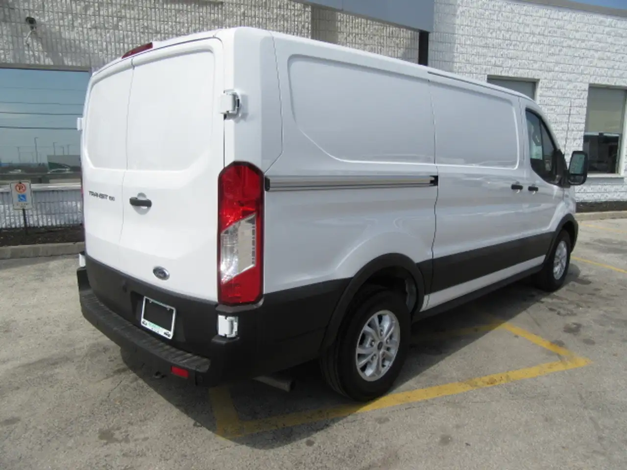Ford Transit Cargo Van снимка Ford Transit Cargo Van