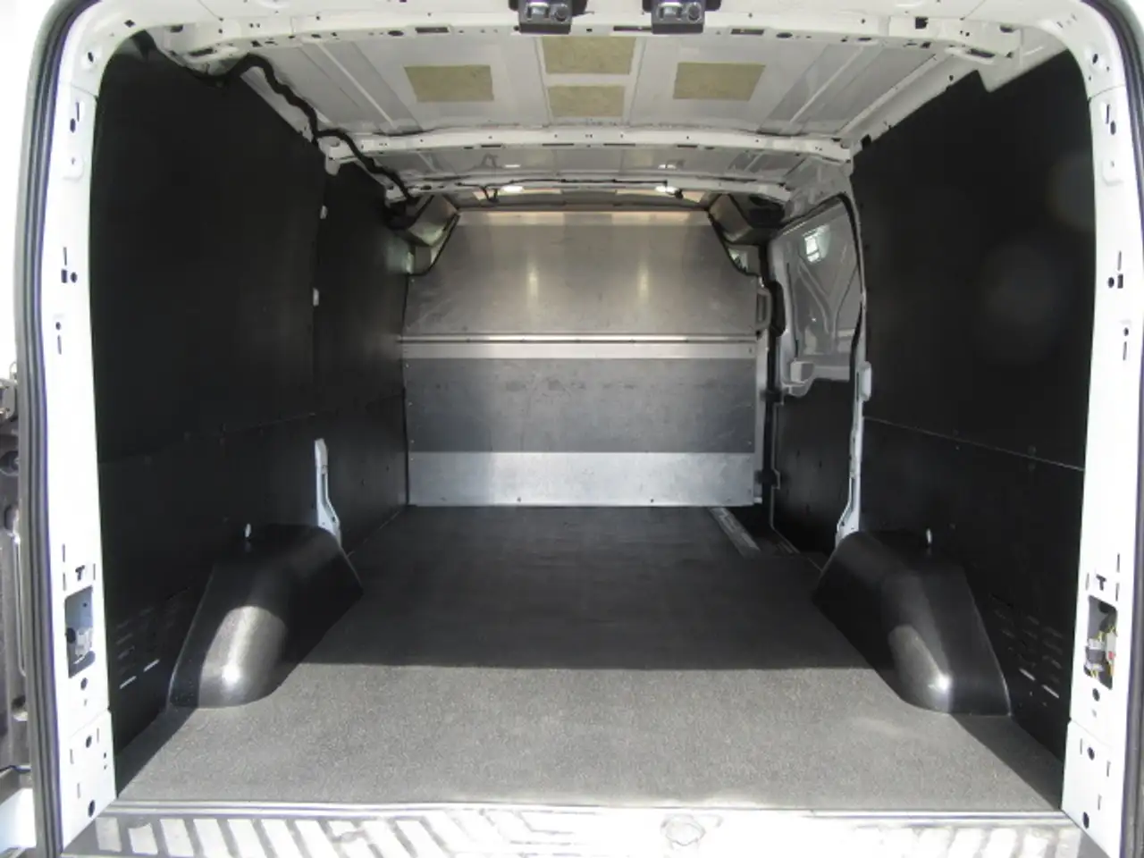 Ford Transit Cargo Van снимка Ford Transit Cargo Van