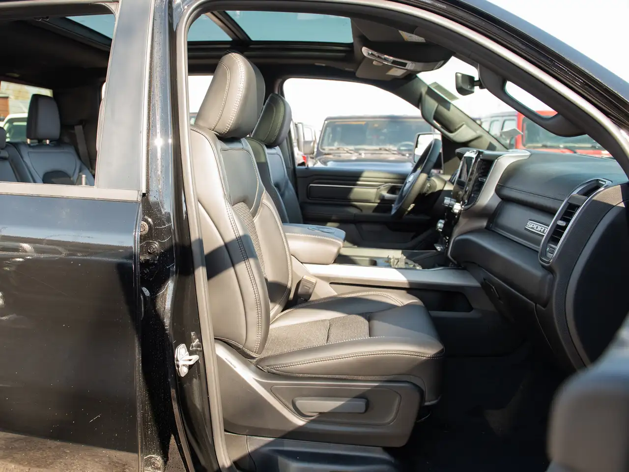 RAM 1500 снимка RAM 1500
