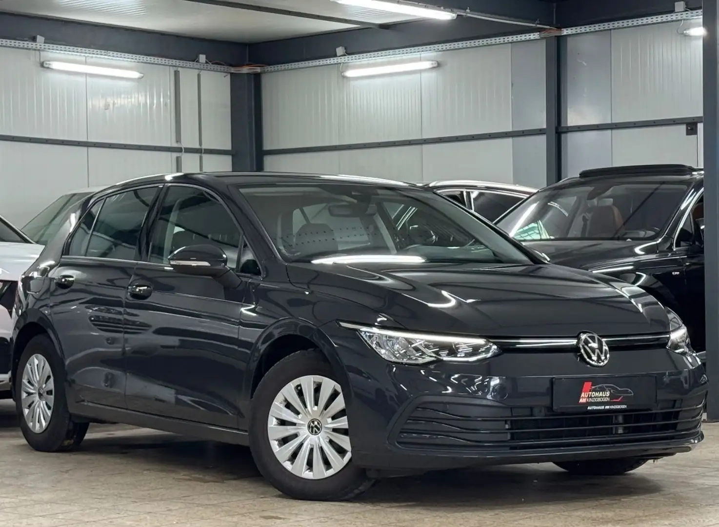Volkswagen Golf VIII Lim. Basis URANO*LED*WINTER*1.HAND Grau - 1