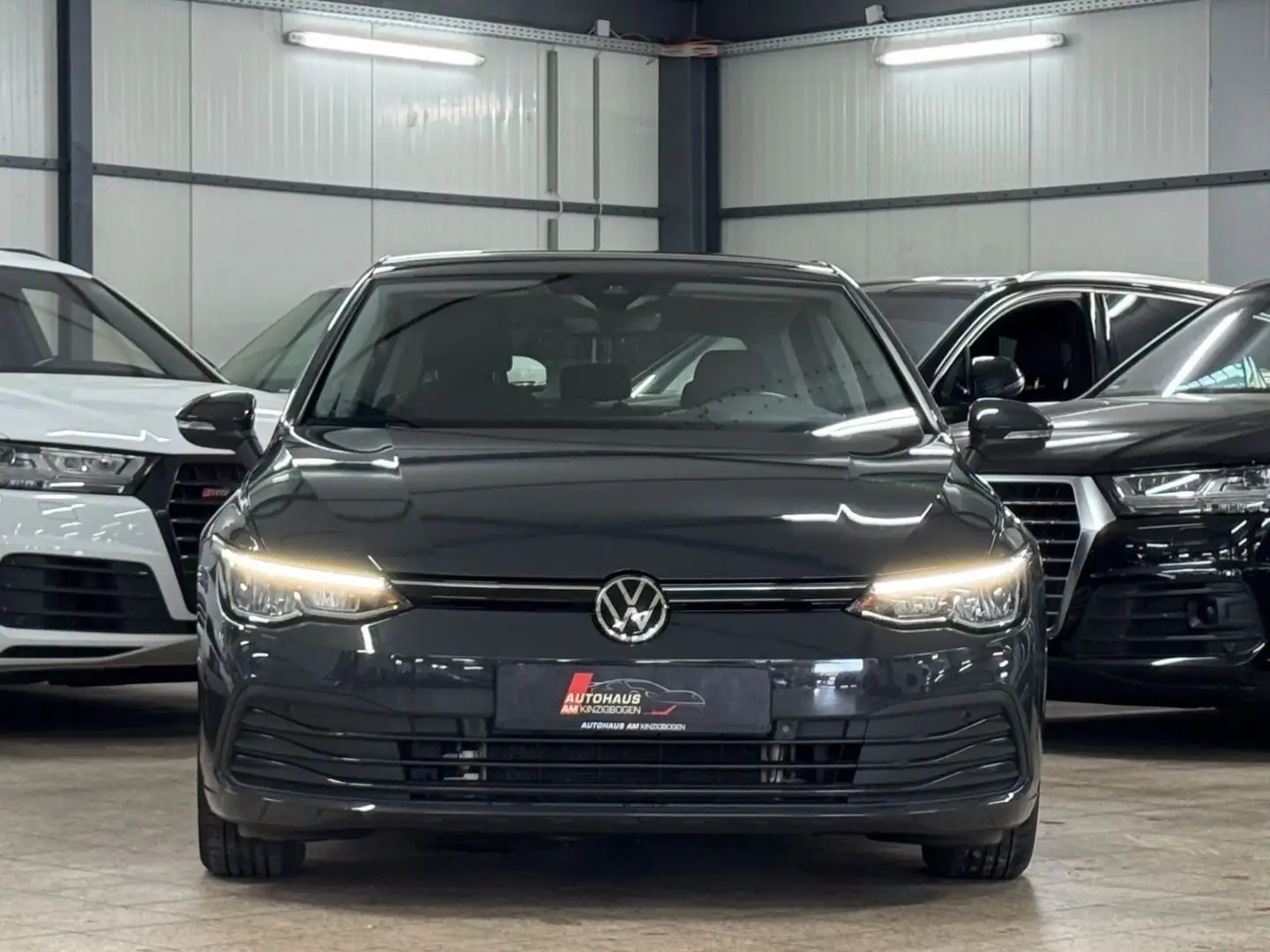 Volkswagen Golf VIII Lim. Basis URANO*LED*WINTER*1.HAND Grau - 2