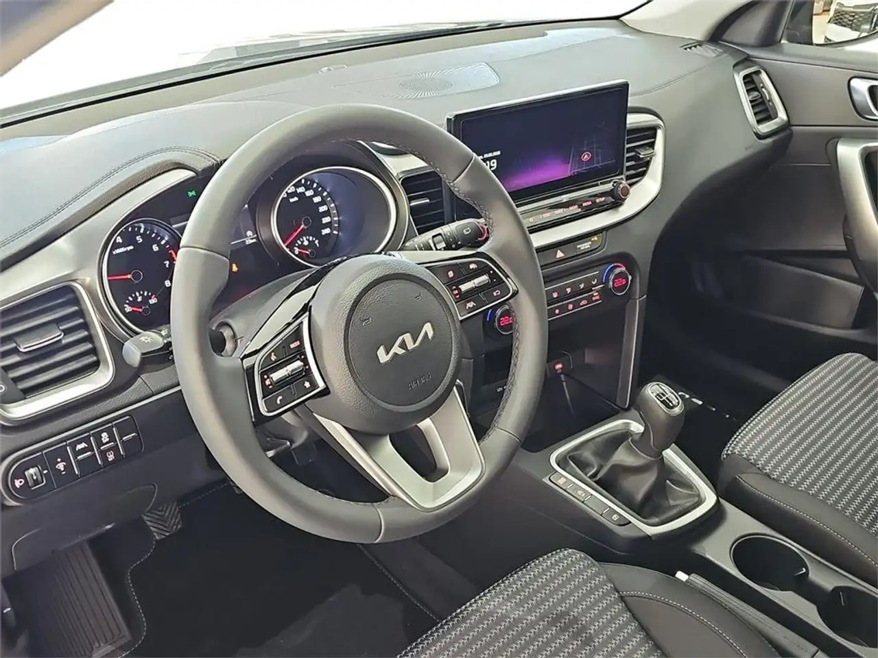 Kia XCeed 2026 — фото 10