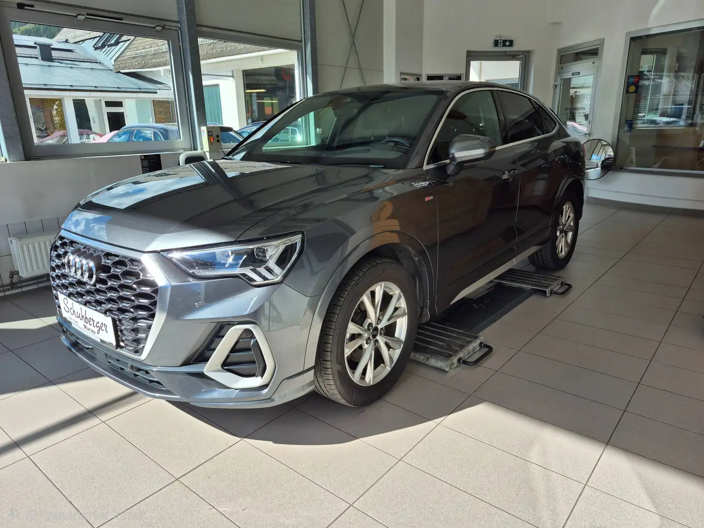 Audi Q3 35 TDI quattro S line Sportback Grau - 1