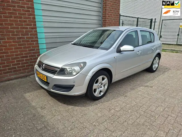 Opel Astra main image